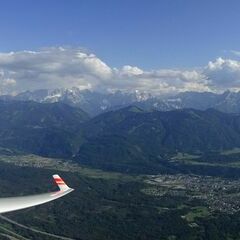 Flugwegposition um 15:38:06: Aufgenommen in der Nähe von Gemeinde Arnoldstein, Arnoldstein, Österreich in 1539 Meter